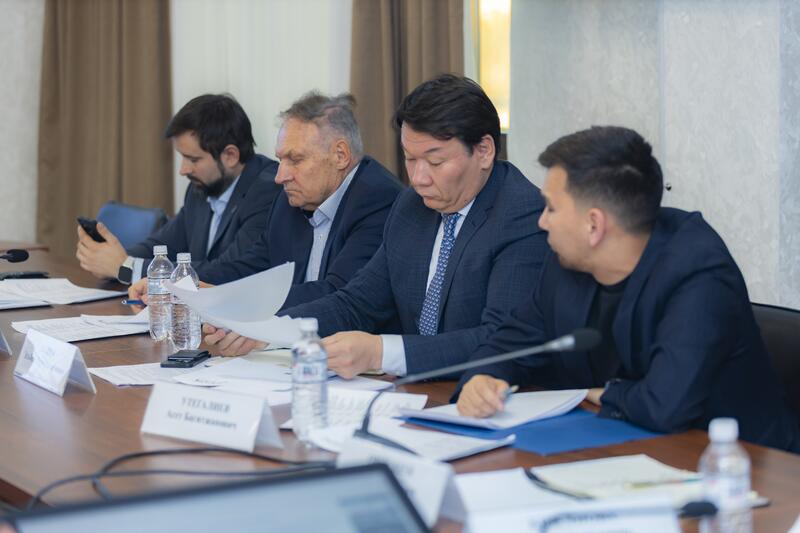 Биржевая торговля и маркировка лекарств в центре обсуждения