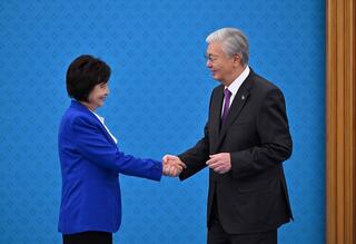 Омарбекова Айгуль Толеутаевна - преподаватель английского языка в КГКП «Геологоразведочный колледж» Управления образования области Абай, награждена медалью «Ерен еңбегі үшін»