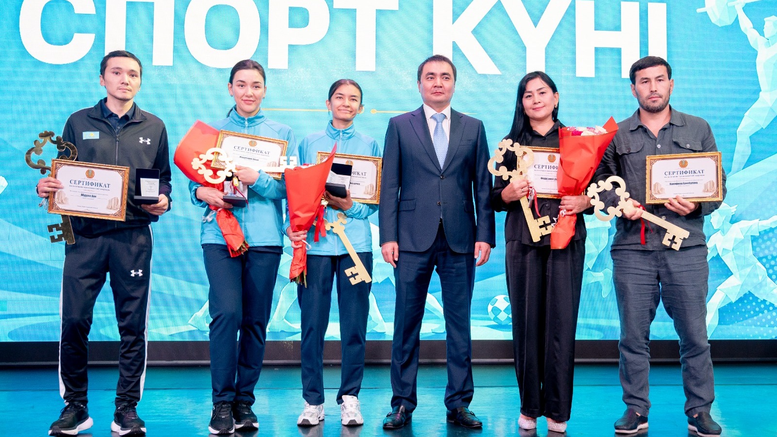 Чемпионам и призёрам Паралимпиады и Сурдлимпиады в Караганде подарили квартиры  