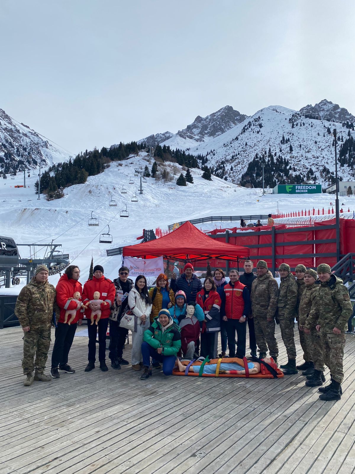 Представители экстренных служб Алматы и альпинисты прошли обучение на «Шымбулаке»