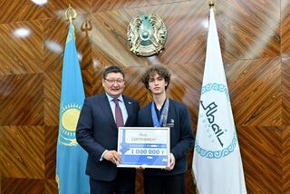 Аким области Абай чествовал призёра чемпионата WorldSkills Shanghai 2026