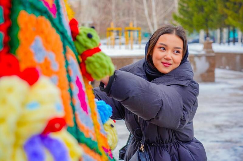 В Астане возвели эко-елку с казахской символикой