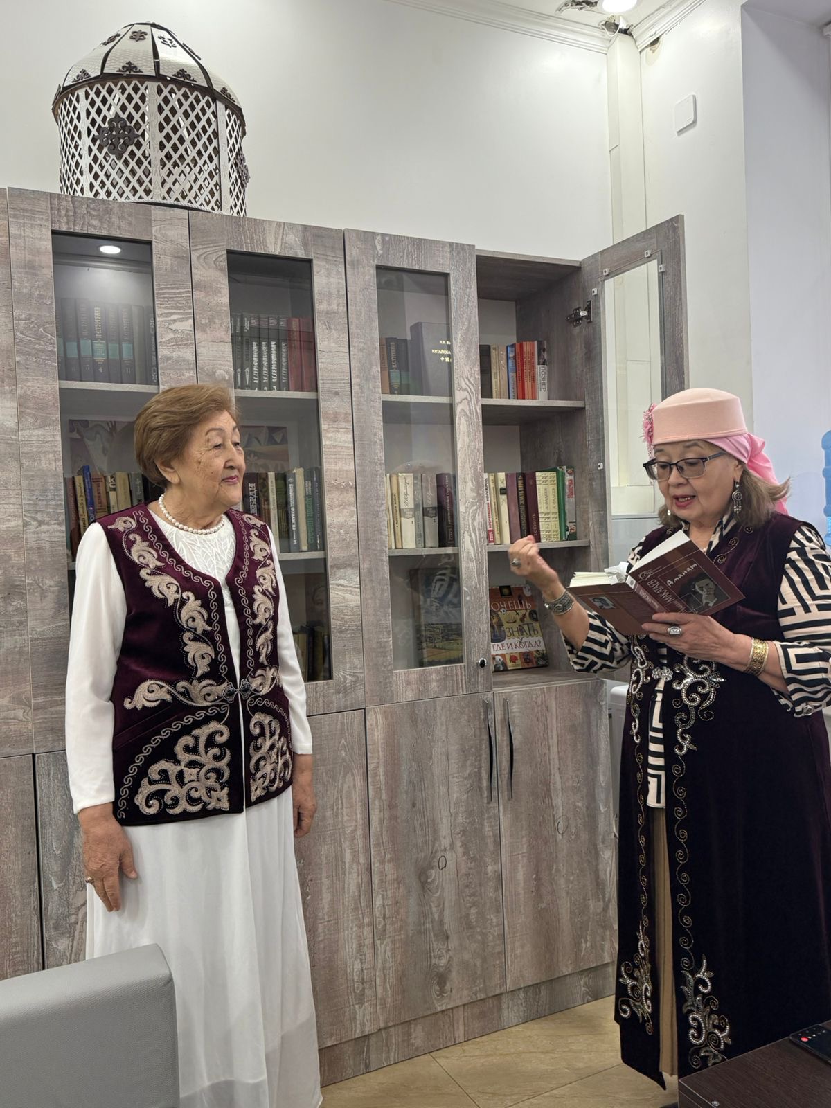 В Астане пенсионеры провели необычный челлендж, посвященный наследию Мукагали