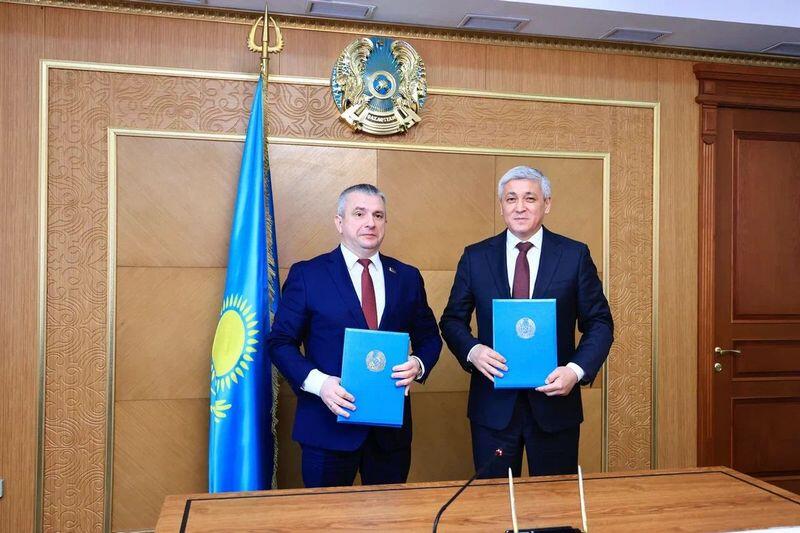 Ермаганбет Булекпаев встретился с делегацией Гомельской области