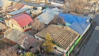 В Алматы снесли очередной незаконный объект