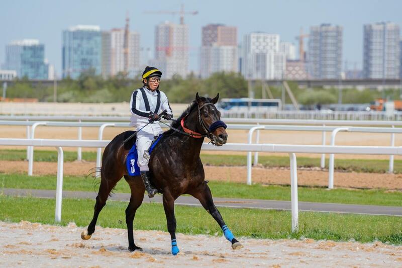 Антинаркотическую акцию провели на турнире по скачкам в Астане