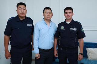 Героя-полицейского из Астаны поздравили с профессиональным праздником