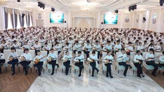 Около 10 тысяч юных домбристов Карагандинской области одновременно исполнили известные кюи  