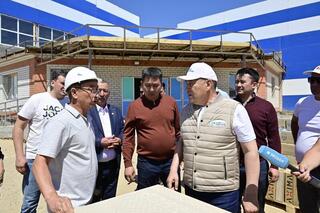 Ералы Тугжанов проинспектировал строительство соцобъектов и ремонт дорог в Иргизском районе