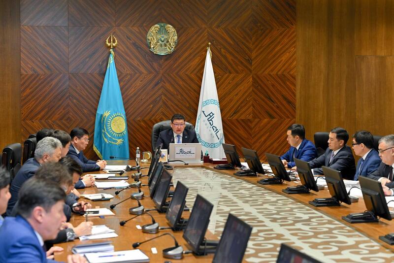 Рассмотрены вопросы реализации государственной молодежной политики и развития массового спорта в регионе