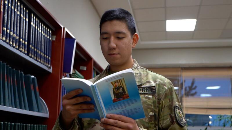 В Национальном университете обороны служит солдат-полиглот