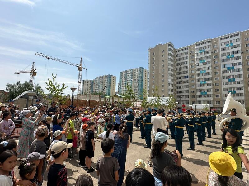 Новый двор открыли в столичном районе Сарайшык в День Государственных символов