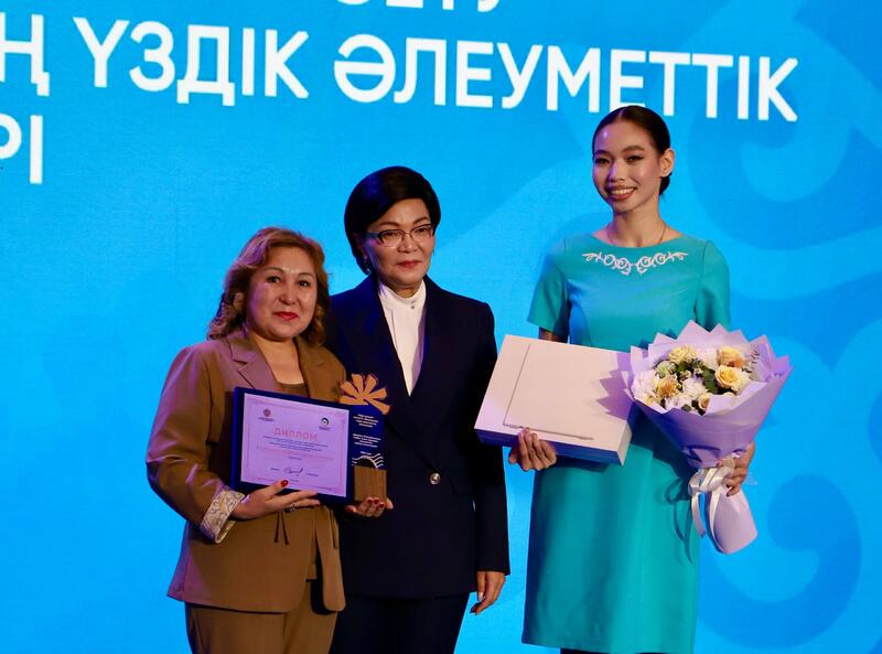 В Астане награждены ветераны социальной сферы и лучшие соцработники