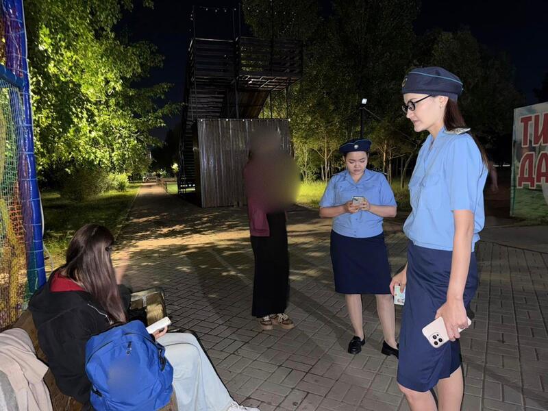 «Закон и порядок»: ночной рейд по профилактике правонарушений среди подростков провели в Астане