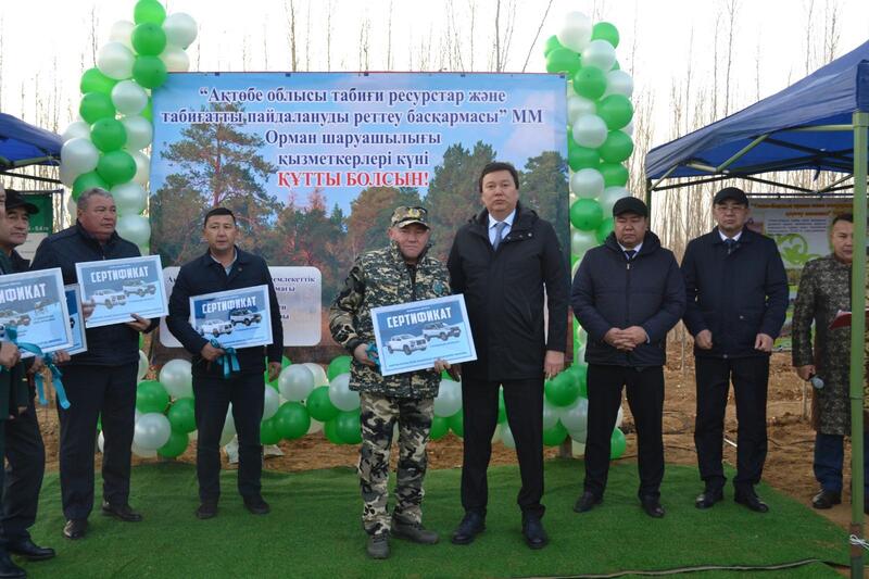 Шалкарским лесникам передали автомобили и дроны