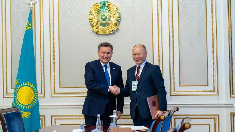 Аким ВКО встретился с послом Монголии