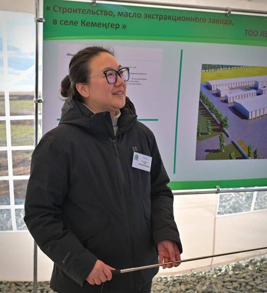 Аким области Асаин Байханов посетил село Кеменгер Павлодарского района, где ознакомился с реализацией крупных инвестиционных проектов и проверил ход строительства физкультурно-оздоровительного комплекса