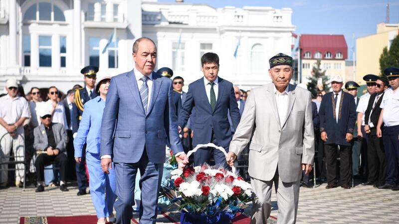 В Уральске почтили память Абая Кунанбайулы к 180-летию со дня его рождения