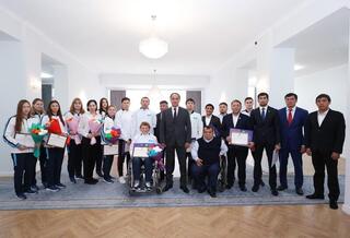 Е. Карашукеев наградил призеров Азиатских игр-2023 и Азиатских Пара игр-2023
