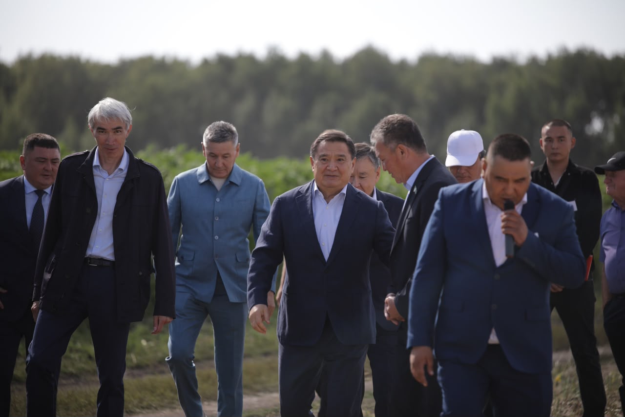 Марат Ахметжанов ознакомился с ходом уборочной кампании в ТОО «Журавлевка-1»