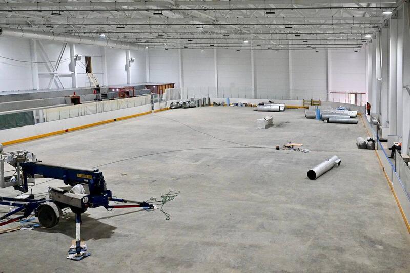 Спортсмены ознакомились со строительством новой ледовой ареной