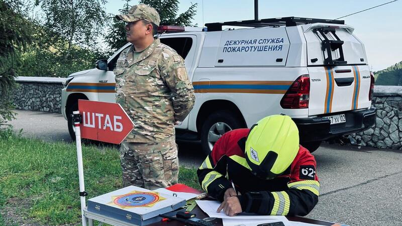 Уникальные учения на высоте 120 метров: в Алматы впервые провели эвакуацию с гондольной дороги с привлечением вертолета