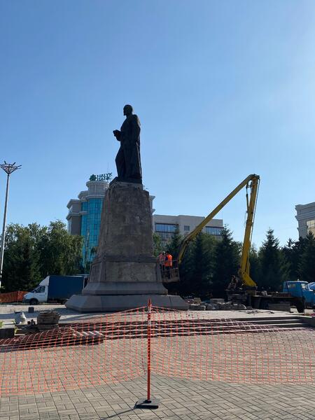В Усть-Каменогорске обновляют памятник Абаю к 180-летию поэта