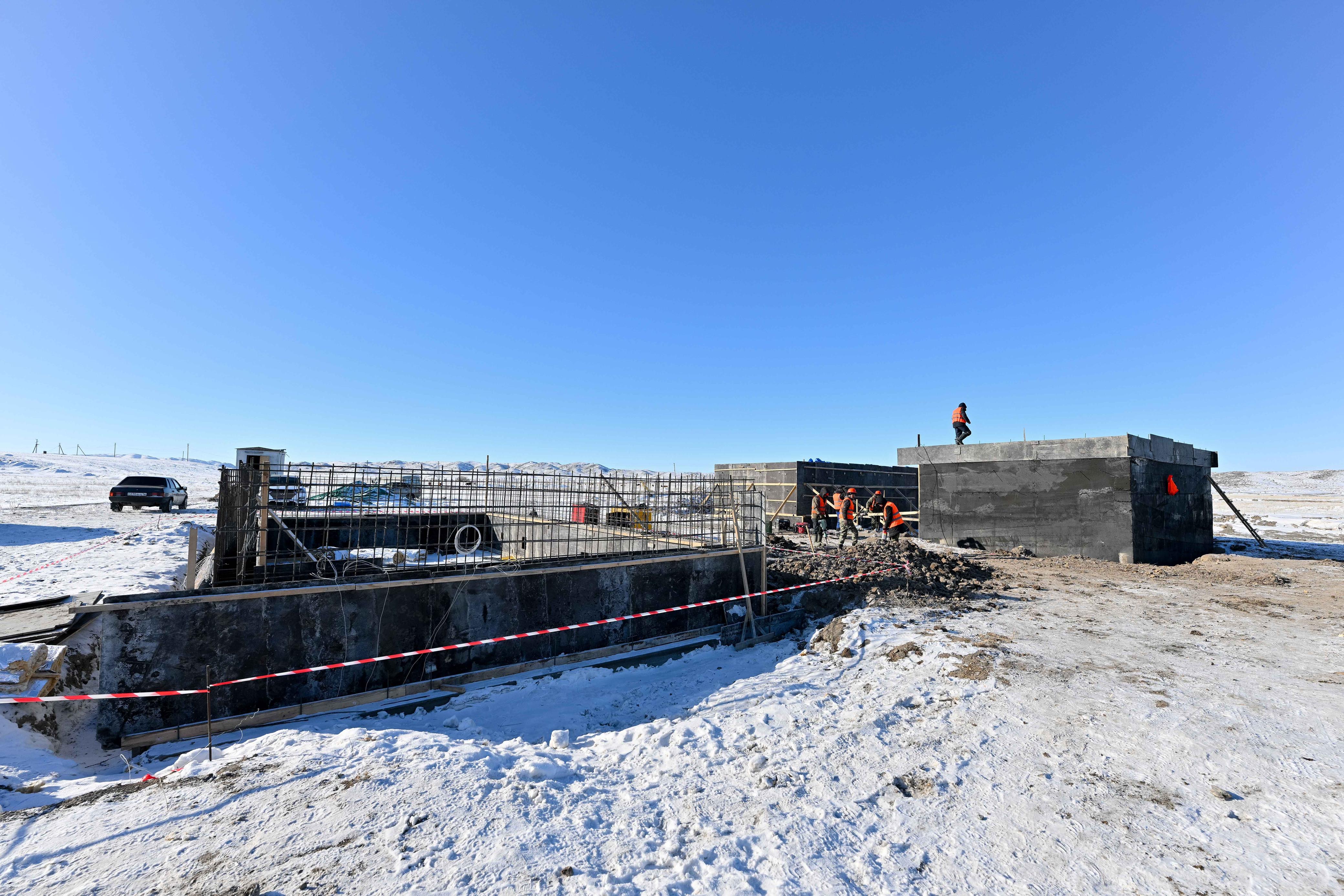 В селе Кенгирбай би Абайского района проводится реконструкция системы водопровода