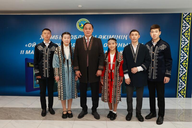 Ербол Карашукеев встретился с финалистами второго сезона «Ой шебері»