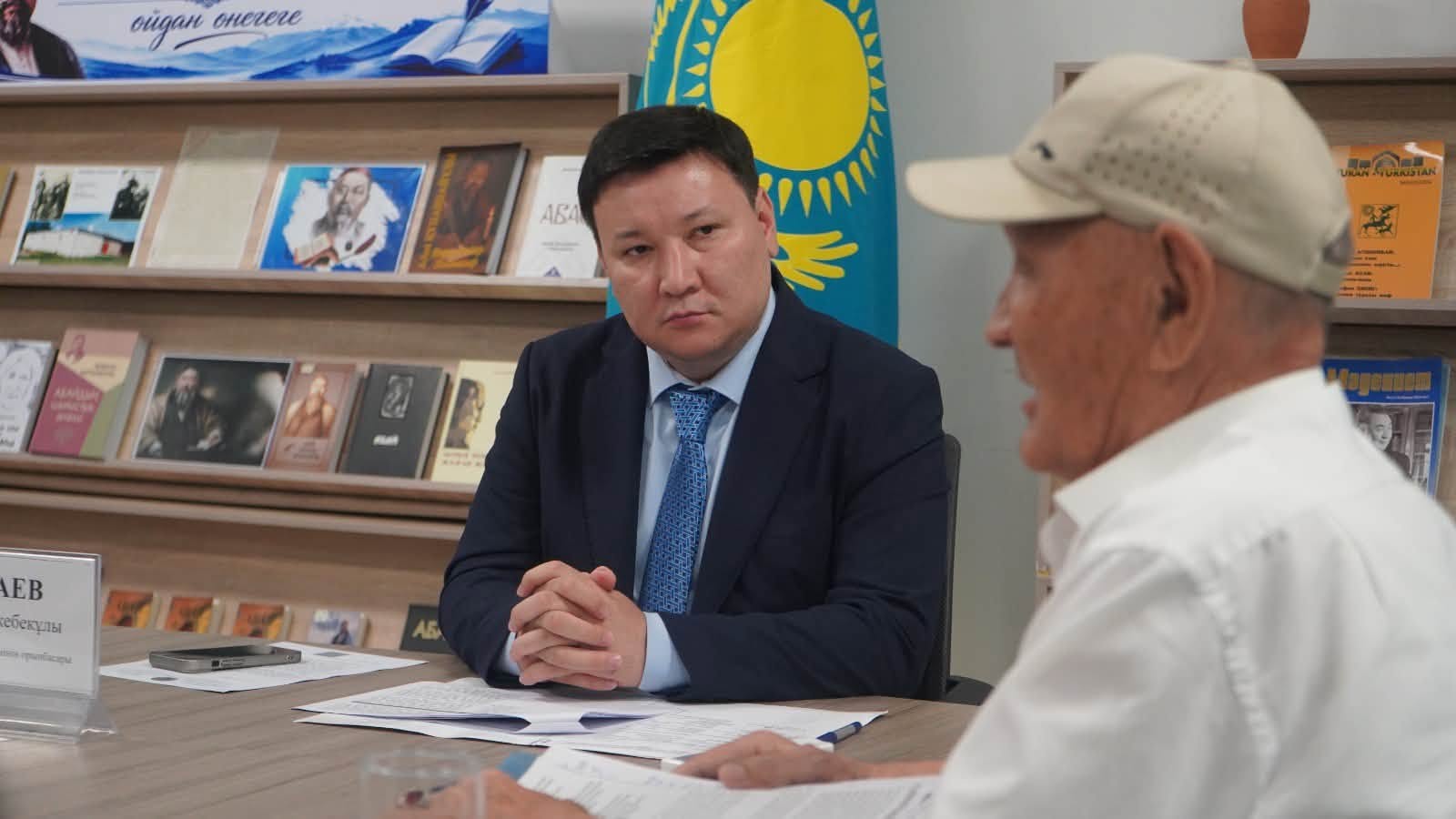 ТҮРКІСТАН: ОБЛЫС ӘКІМІНІҢ ОРЫНБАСАРЫ ТҰРҒЫНДАРДЫҢ ӨТІНІШ-ТІЛЕГІНЕ ҚҰЛАҚ ТҮРДІ
