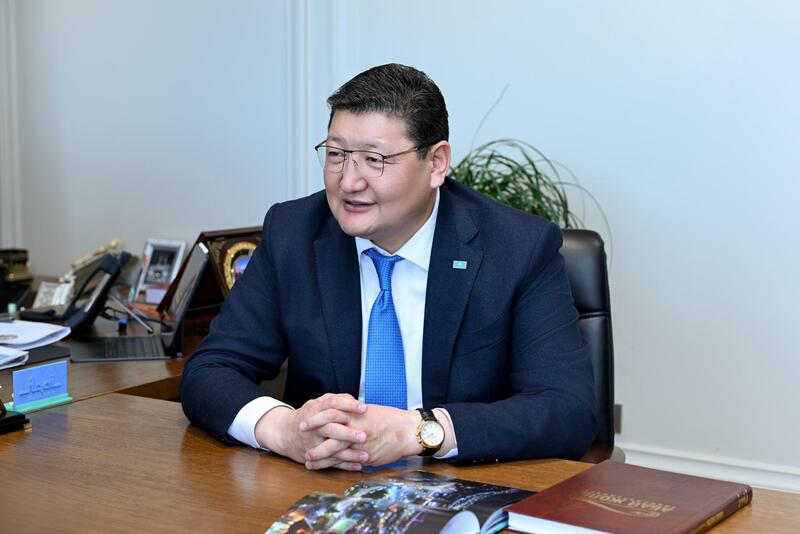 Аким области встретился с travel-блогером Дастаном Мухамедрахымом