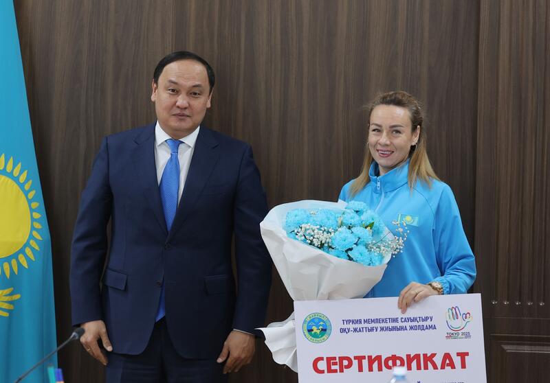 Ербол Карашукеев вручил призёрам XXV летних Сурдлимпийских игр сертификаты на квартиры