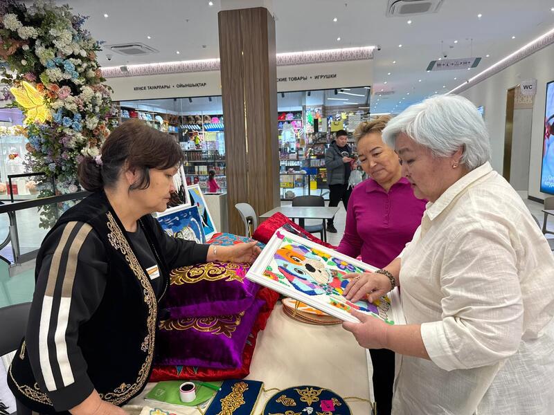 Выставка ремесленниц Центра активного долголетия провели в Астане в честь Наурыза