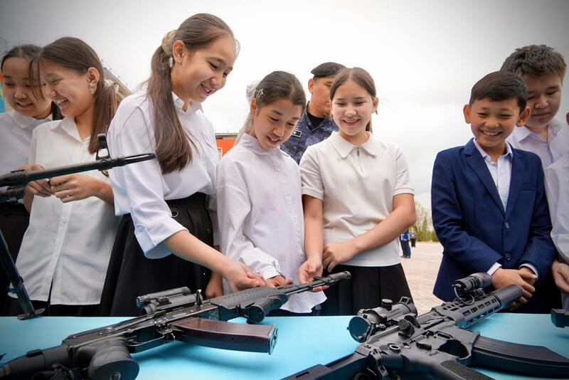 БЕЗОПАСНАЯ ШКОЛА: В ШЫМКЕНТЕ 500 ШКОЛЬНИКОВ ВСТРЕТИЛИСЬ С ГЛАВОЙ ПОЛИЦИИ