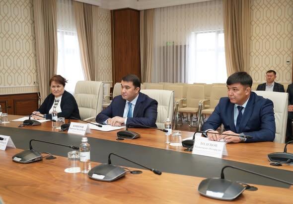 НУРАЛХАН КУШЕРОВ ВСТРЕТИЛСЯ С ГЛАВНЫМ ДИРЕКТОРОМ ПО ПРОИЗВОДСТВУ КОМПАНИИ «КАЗАТОМПРОМ»