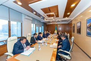 22 января аким области Ермек Кошербаев провёл встречу с представителями одного из ведущих операторов связи в Казахстане, обсудили проблемные вопросы.