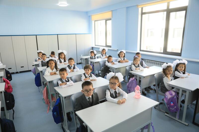 Аким области посетил новую школу-гимназию SMART BILIM