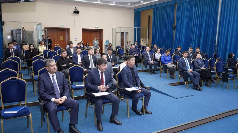 Министр юстиции РК Азамат Ескараев провел встречу с представителями Президентского молодежного кадрового резерва