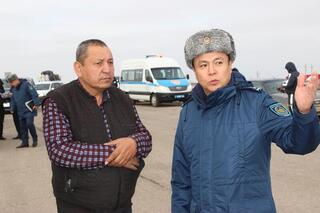 Начальник полиции Актюбинской области проинспектировал работу полицейских на самой оживлённой трассе страны