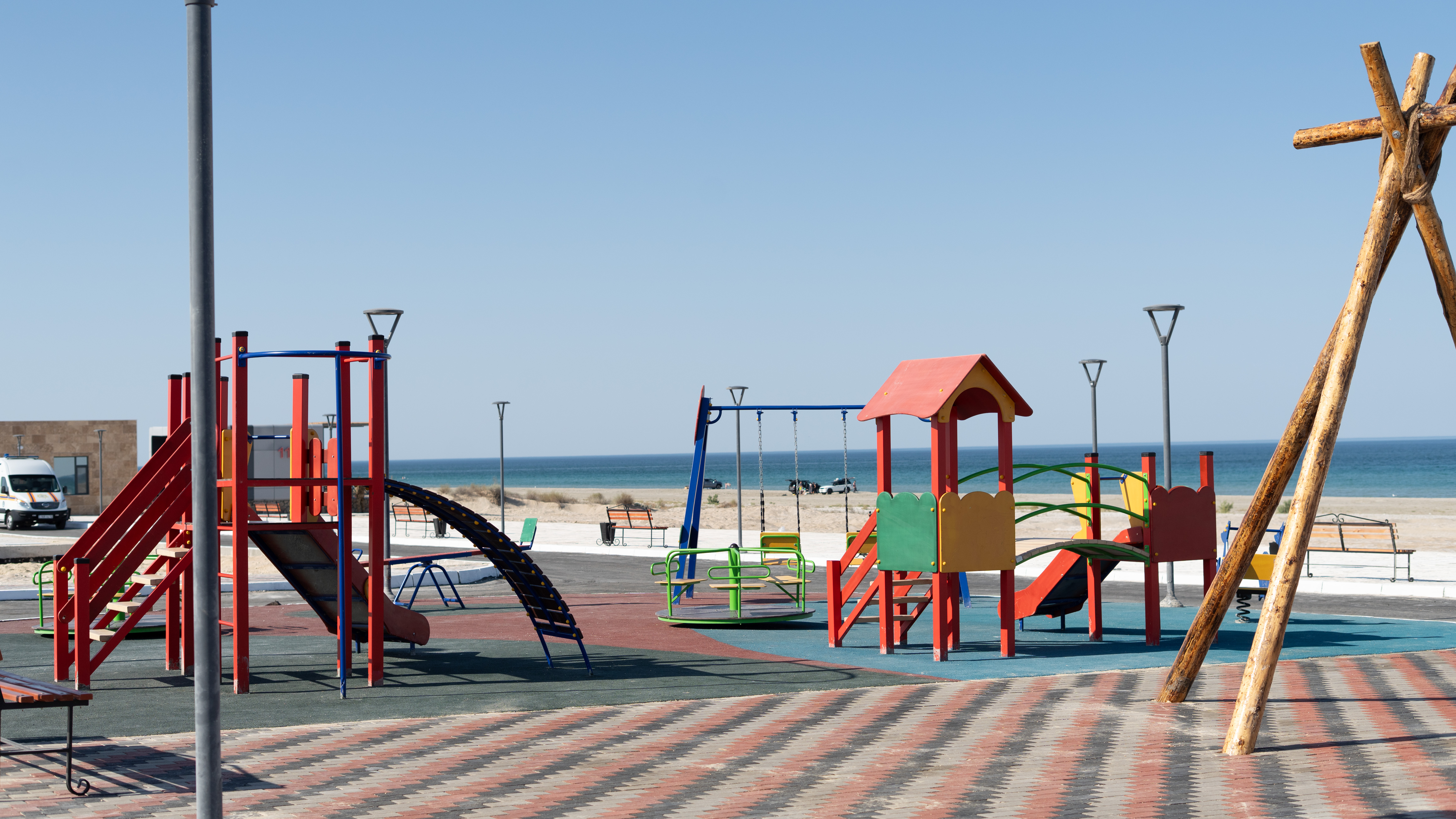 Чингис Аринов открыл первый в Казахстане центр отдыха «112 Resort Aktau» для сотрудников МЧС