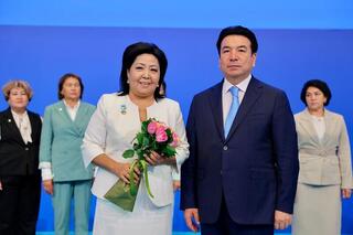 Впервые на августовской конференции наградили не только педагогов, но и представителей рабочих профессий