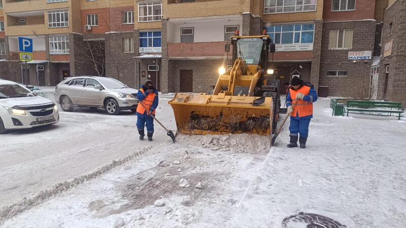 Более 1 300 единиц спецтехники задействованы в снегоуборке в Астане