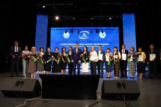 В ВКО на августовской конференции лучшим педагогам региона вручили государственные награды