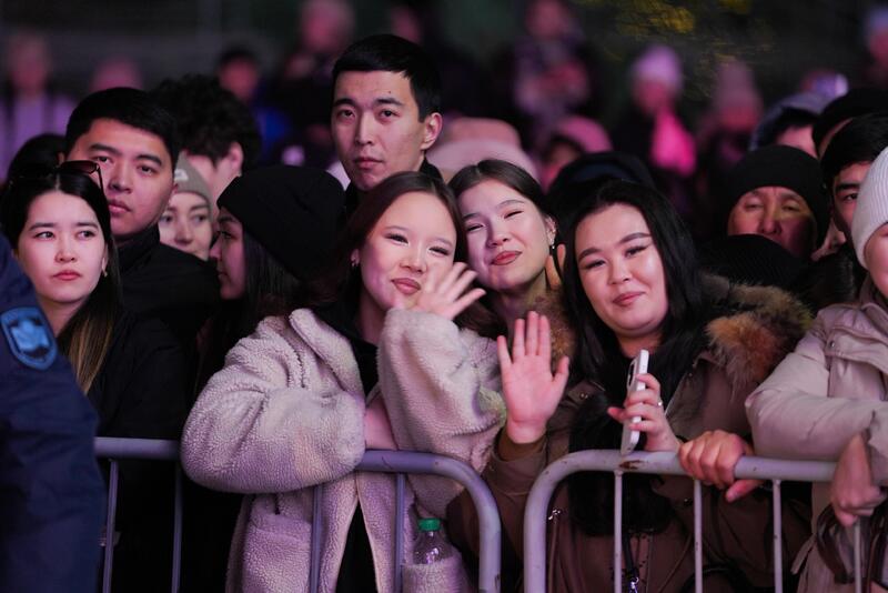 В Семее более 50 тысяч жителей собрались на праздничный вечер, посвященный Наурыз мейрамы