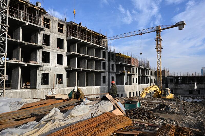 Аким города Ернат Бәзіл проинспектировал строительные объекты