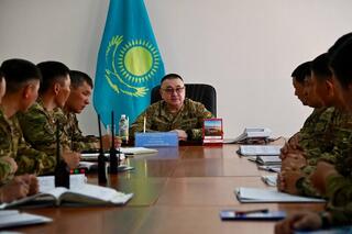 Акцент на дисциплину и устойчивость: заместитель министра обороны определил приоритеты воспитательной работы в Гвардейском гарнизоне