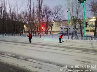 В Темиртау продолжается борьба с снегопадами.