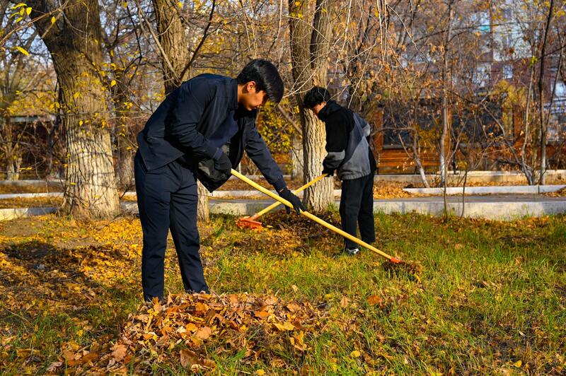 Таза Қазақстан: актюбинские экоактивисты очистили парк «Ретро»
