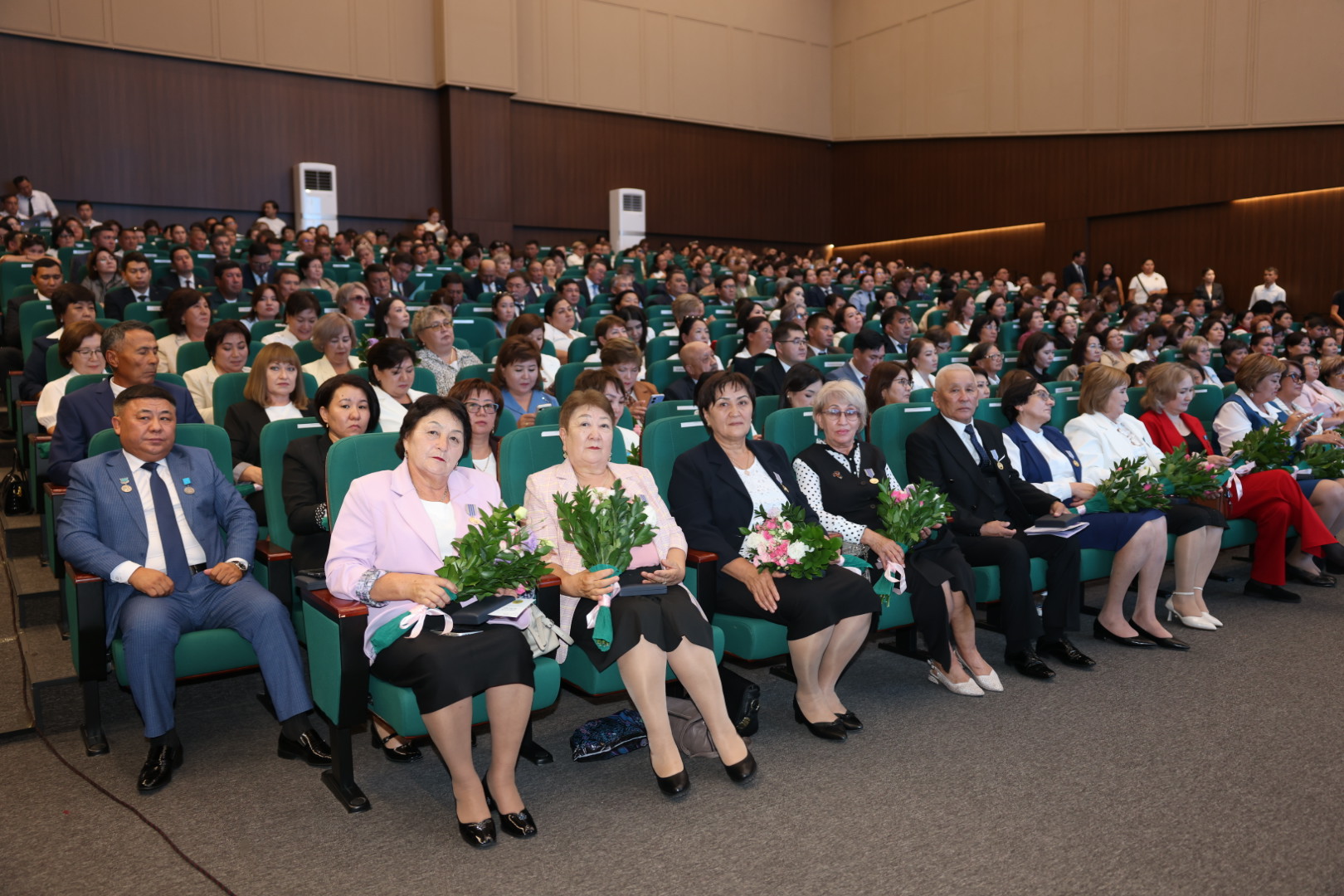 Августовская конференция: пять школ Алматинской области вошли в топ-100 лучших школ страны