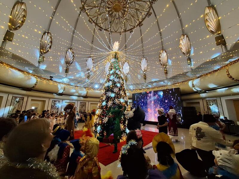 В Алматы новогодняя ёлка подарила праздник 400 воспитанникам соцучреждений